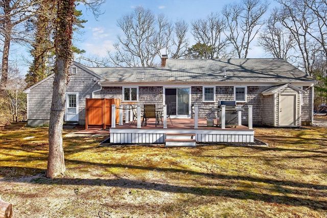 12 Inkberry Ln, Harwich, MA 02645