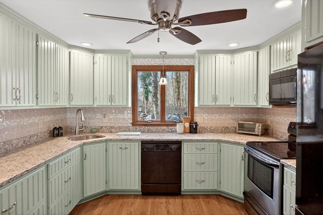 12 Inkberry Ln, Harwich, MA 02645