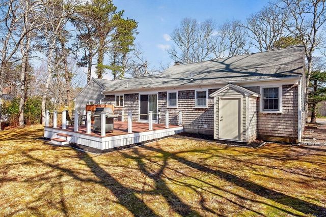 12 Inkberry Ln, Harwich, MA 02645