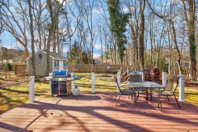 12 Inkberry Ln, Harwich, MA 02645