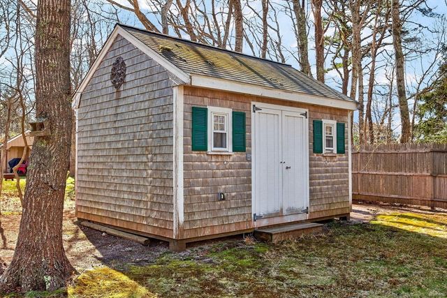 12 Inkberry Ln, Harwich, MA 02645