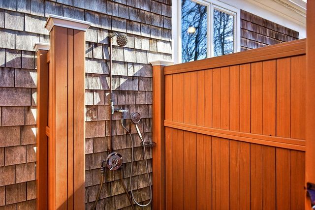 12 Inkberry Ln, Harwich, MA 02645