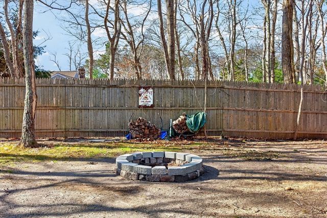 12 Inkberry Ln, Harwich, MA 02645