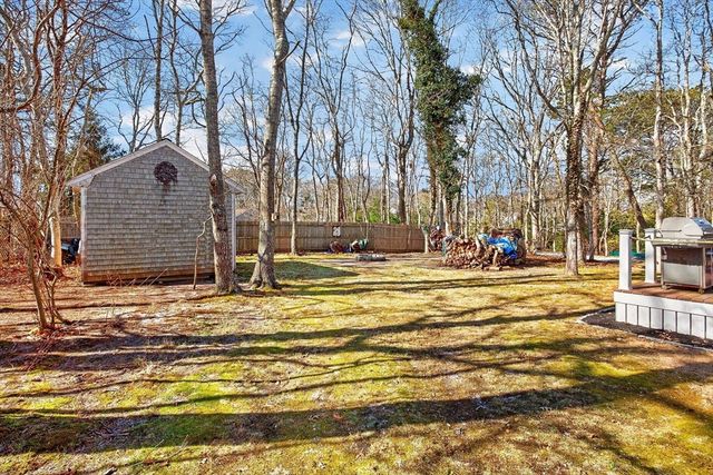 12 Inkberry Ln, Harwich, MA 02645