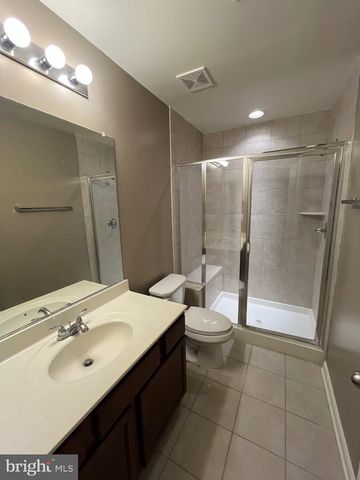 42253 DEAN CHAPEL SQ, Chantilly, VA 20152