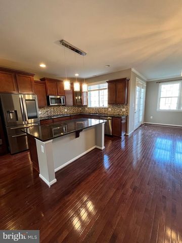 42253 DEAN CHAPEL SQ, Chantilly, VA 20152