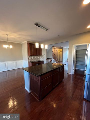 42253 DEAN CHAPEL SQ, Chantilly, VA 20152