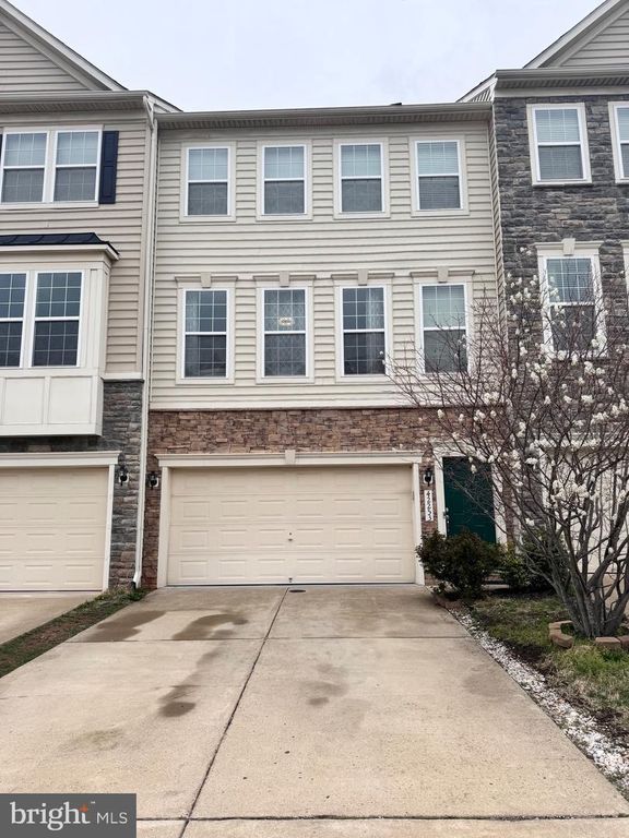 42253 DEAN CHAPEL SQ, Chantilly, VA 20152