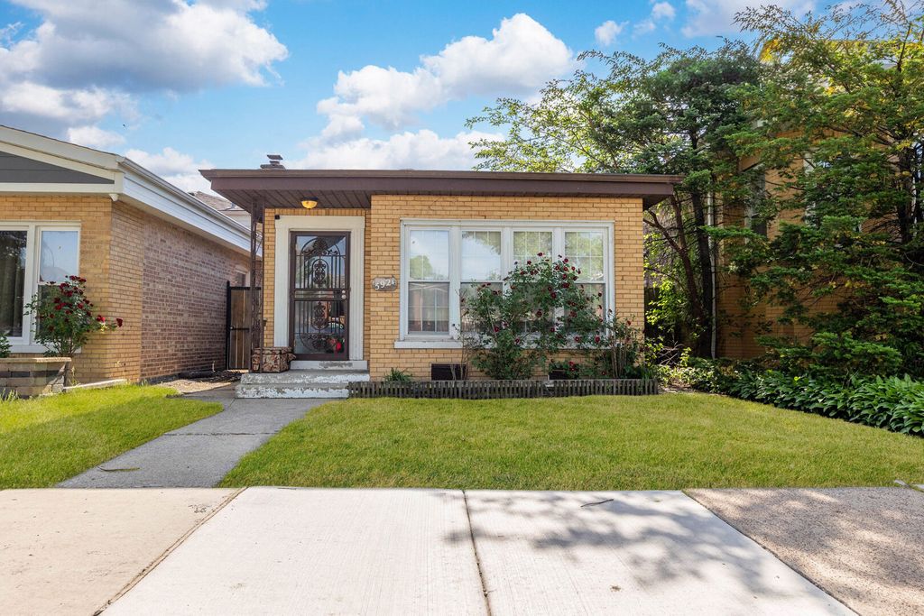 5921 S Sawyer Avenue, Chicago, IL 60629