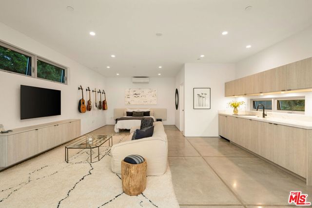 1347 Palms Boulevard, Venice, CA 90291