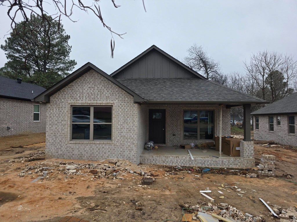 802 N 3RD Street, Paragould, AR 72450