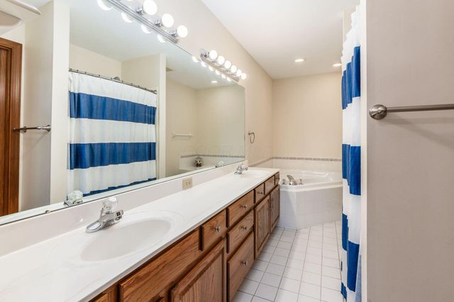 2409 Parklawn Drive, Lewis Center, OH 43035