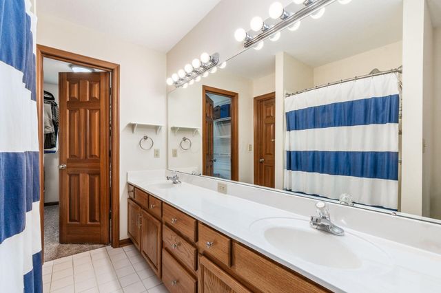 2409 Parklawn Drive, Lewis Center, OH 43035