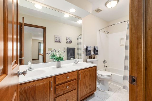 2409 Parklawn Drive, Lewis Center, OH 43035