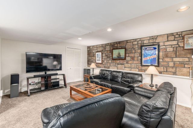 2409 Parklawn Drive, Lewis Center, OH 43035
