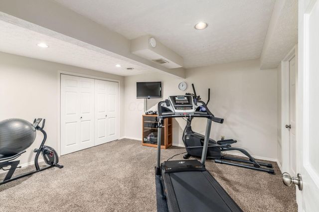 2409 Parklawn Drive, Lewis Center, OH 43035