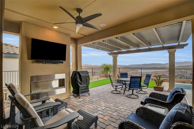 74 Lake Bluff Court, Henderson, NV 89011