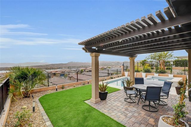 74 Lake Bluff Court, Henderson, NV 89011