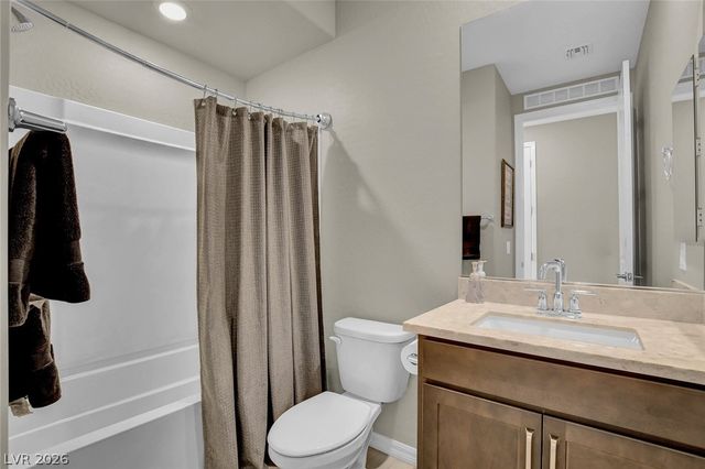 74 Lake Bluff Court, Henderson, NV 89011