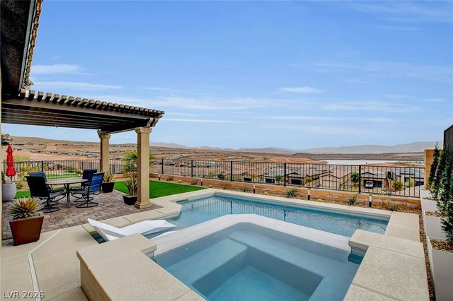 74 Lake Bluff Court, Henderson, NV 89011