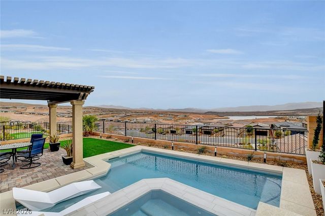 74 Lake Bluff Court, Henderson, NV 89011