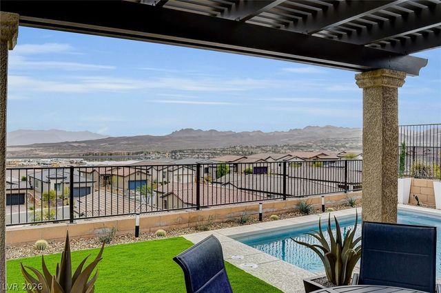 74 Lake Bluff Court, Henderson, NV 89011