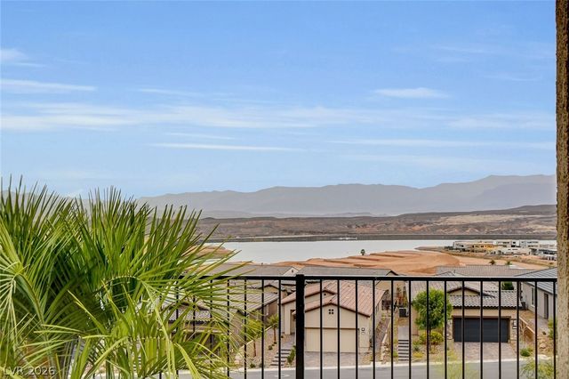 74 Lake Bluff Court, Henderson, NV 89011