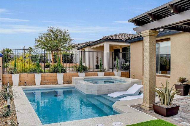 74 Lake Bluff Court, Henderson, NV 89011