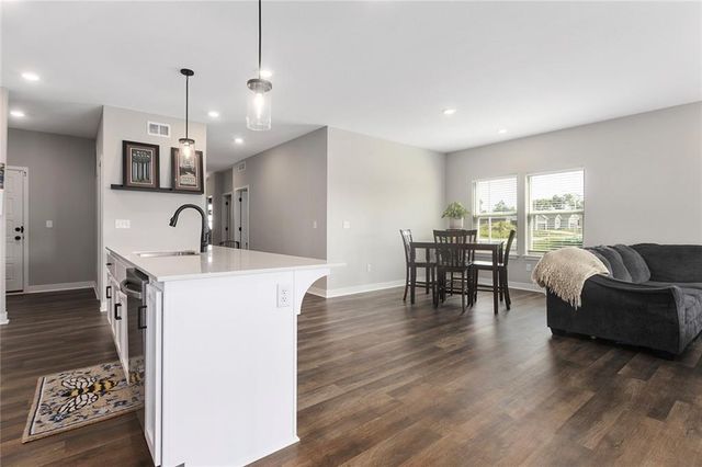 10600 N Jefferson Street, Kansas City, MO 64155