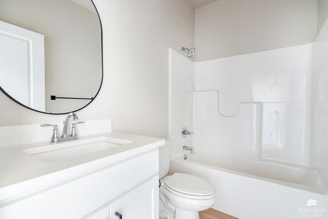 5523 Goheen Drive, Manhattan, KS 66503