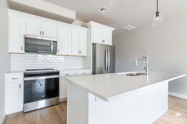 5523 Goheen Drive, Manhattan, KS 66503