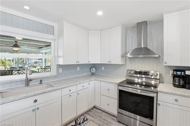 17 Palmview BLVD, Fort Myers Beach, FL 33931