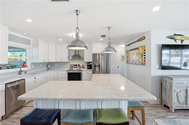 17 Palmview BLVD, Fort Myers Beach, FL 33931