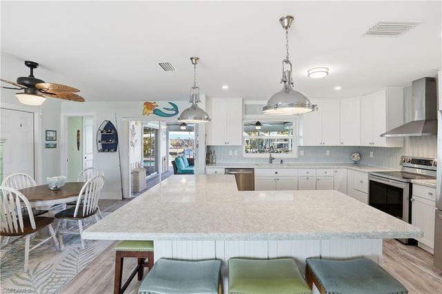 17 Palmview BLVD, Fort Myers Beach, FL 33931