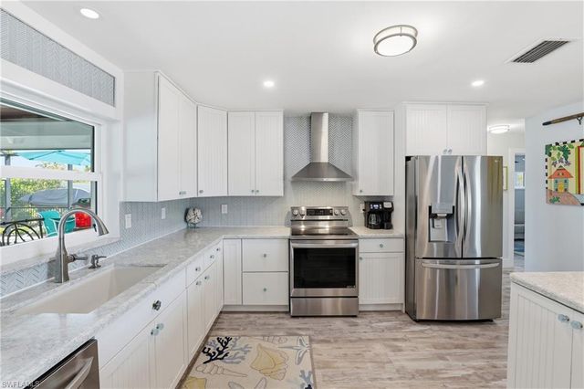 17 Palmview BLVD, Fort Myers Beach, FL 33931