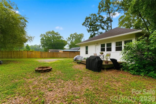 1818 Cannon Avenue, Charlotte, NC 28269