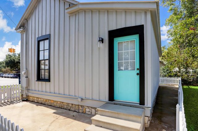 108 N Washington Street, Round Top, TX 78954