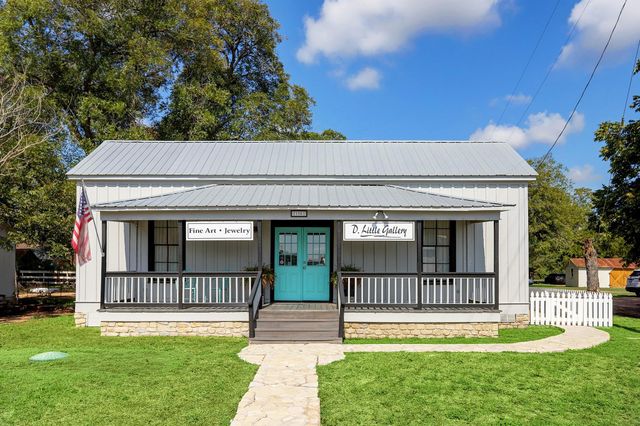 108 N Washington Street, Round Top, TX 78954