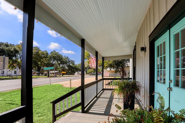 108 N Washington Street, Round Top, TX 78954