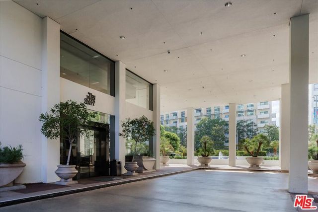 10560 Wilshire Boulevard 2003, Los Angeles, CA 90024