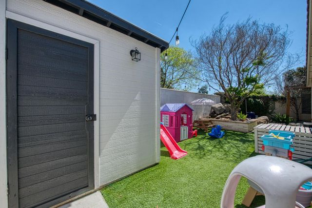 7502 N Trellis, Fresno, CA 93720