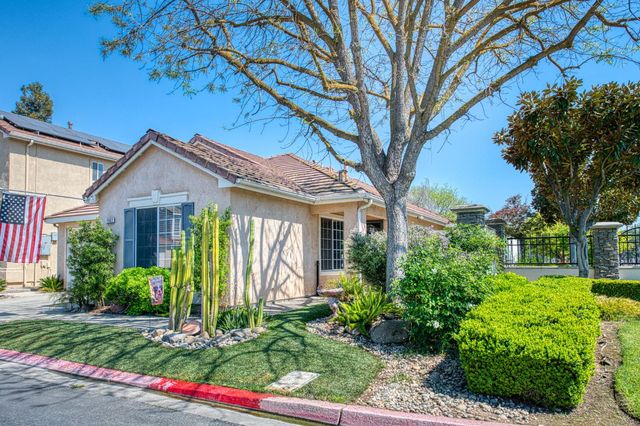 7502 N Trellis, Fresno, CA 93720