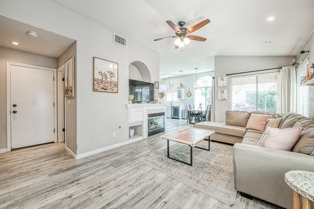 7502 N Trellis, Fresno, CA 93720