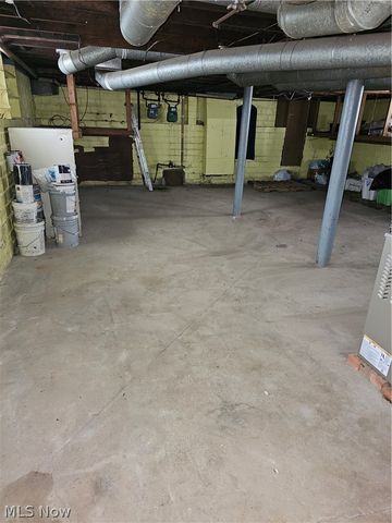 832 hoover Road, Cleveland, OH 44119