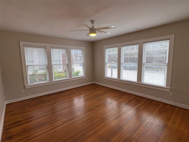 905 N Bishop Avenue C, Dallas, TX 75208