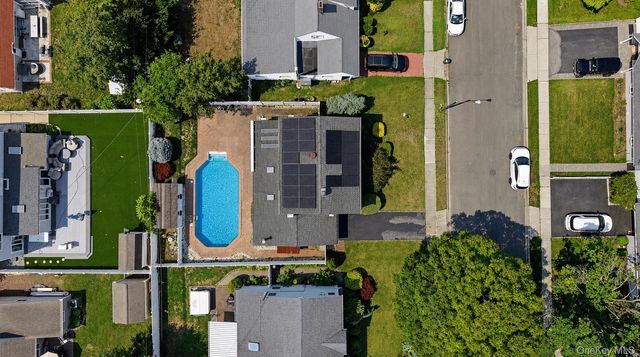 12 Cable Lane, Hicksville, NY 11801
