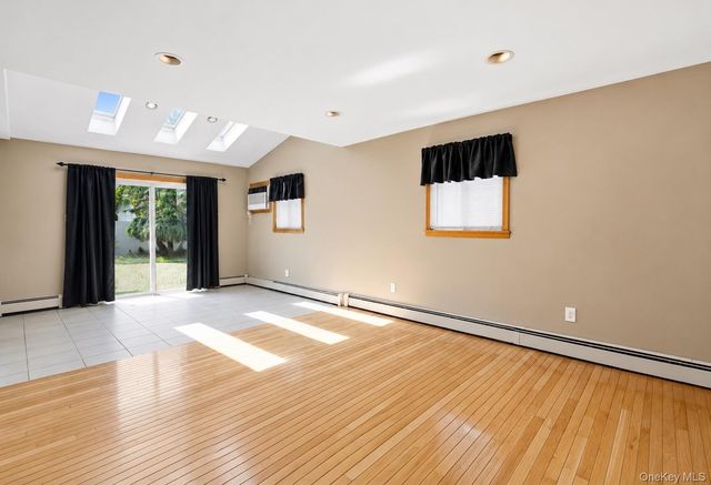 12 Cable Lane, Hicksville, NY 11801