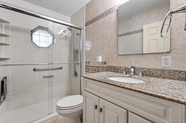 12 Cable Lane, Hicksville, NY 11801