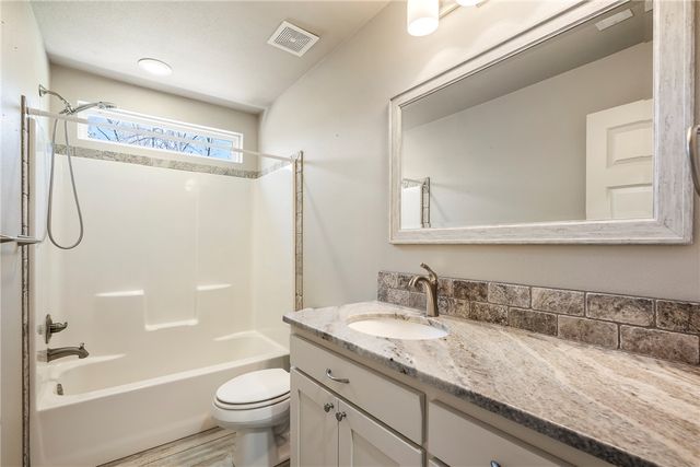 22 Langholm Lane, Bella Vista, AR 72715