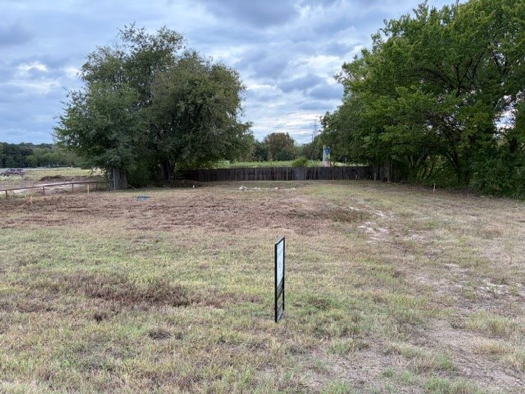 800 S Parkway Drive, Alvarado, TX 76009 — photo 2